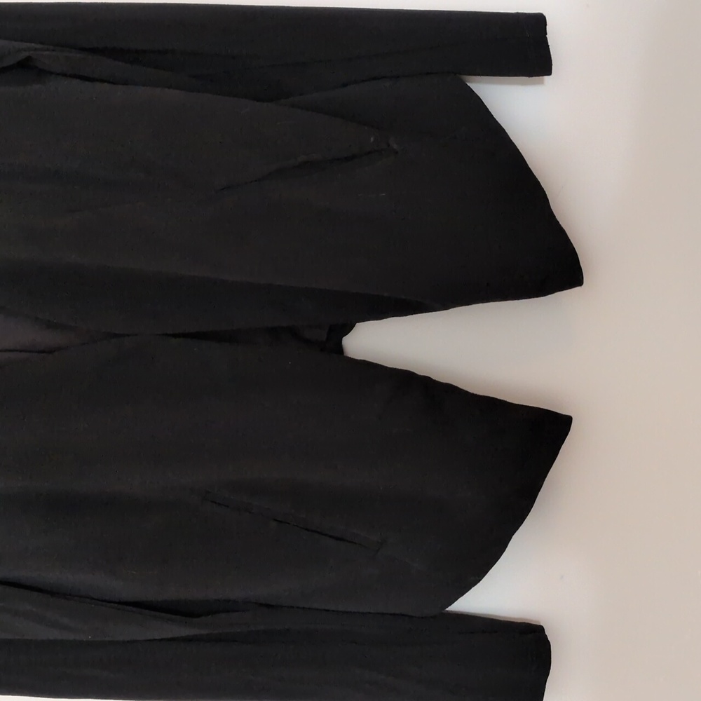 Wantable Black Bolero Short Jacket 2 Pockets Size M - Picture 4 of 4